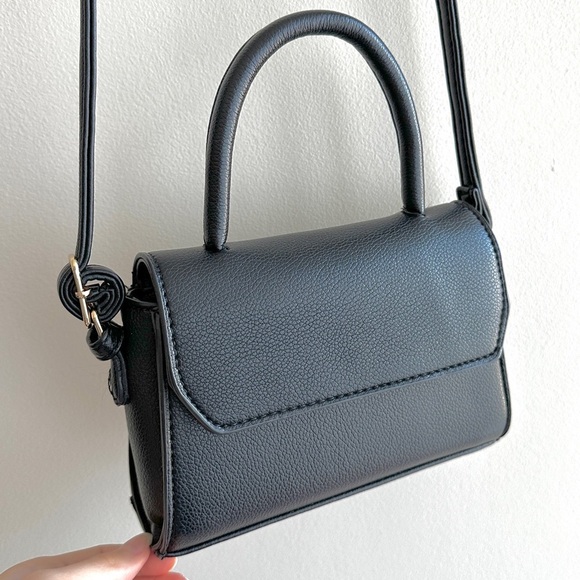 Small Black Top Handle Crossbody Faux Pebble Leather Snap Closure Bag - Picture 4 of 13